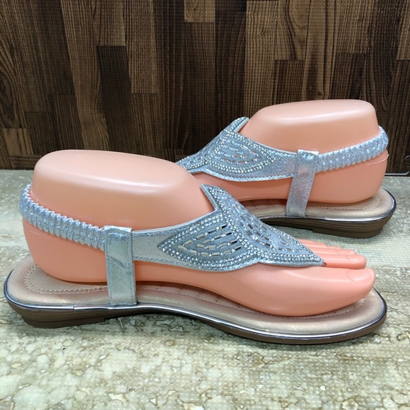 Womens Birkenstock Arizona Sandal - White | Birkenstock, Trending sandals, Womens sandals